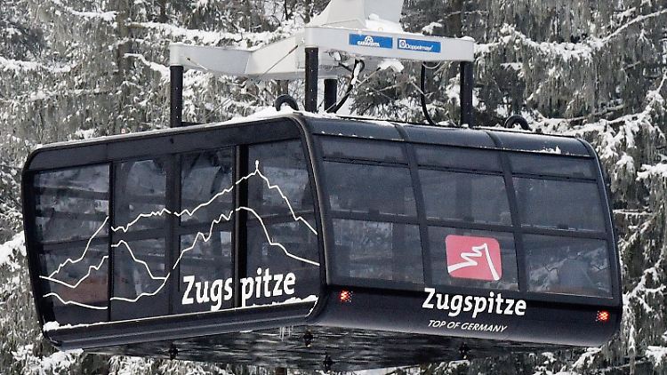 Die Zugspitzbahn nimmt ihren Betrieb auf und soll deutlich mehr Besucher auf den Berg bringen.