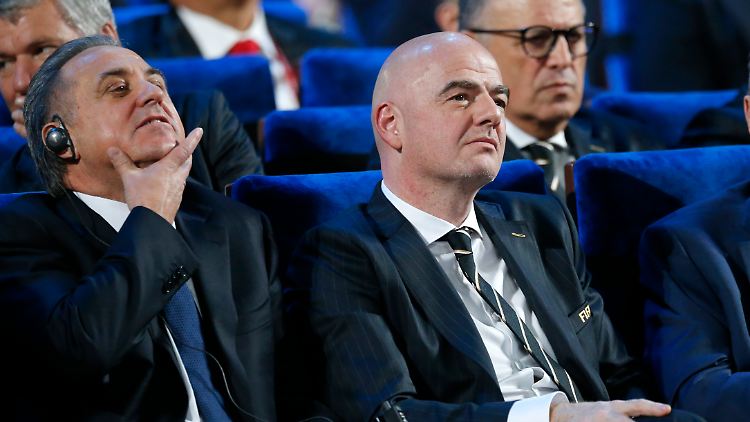 Bislang schien die Fifa mit Mutko (l.) kein Problem zu haben.