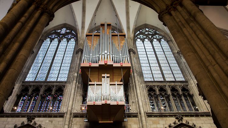 Deutsche Orgeln findet man in Konzerthäusern von Peking bis St. Petersburg, doch auch in deutschen Kirchen, z.B die Schwalbennestorgel im Kölner Dom.