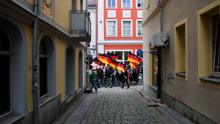 Zeichen des Wandels in der Gesellschaft: Die Zahl der Übergriffe auf Flüchtlinge steigt.