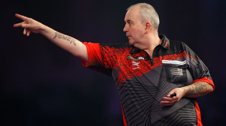 Erst quälte sich Phil Taylor durch die erste WM-Runde, dann schwieg er - konsequent.