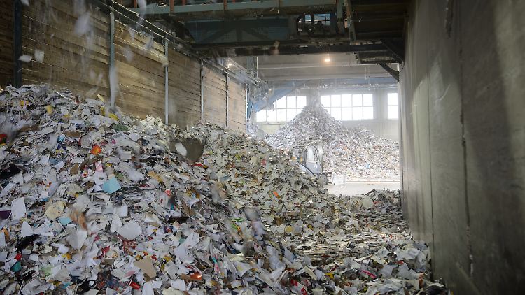 Im November und Dezember landen 10 bis 15 Prozent mehr Papier beim Recyclinghof als in anderen Monaten.