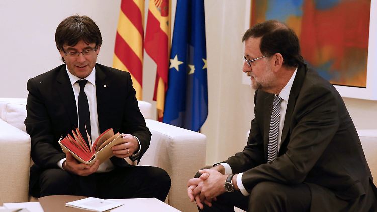 Ein Treffen zwischen Puigdemont (links) und Rajoy wie hier im April 2016 wird so schnell wohl nicht wieder zustande kommen.
