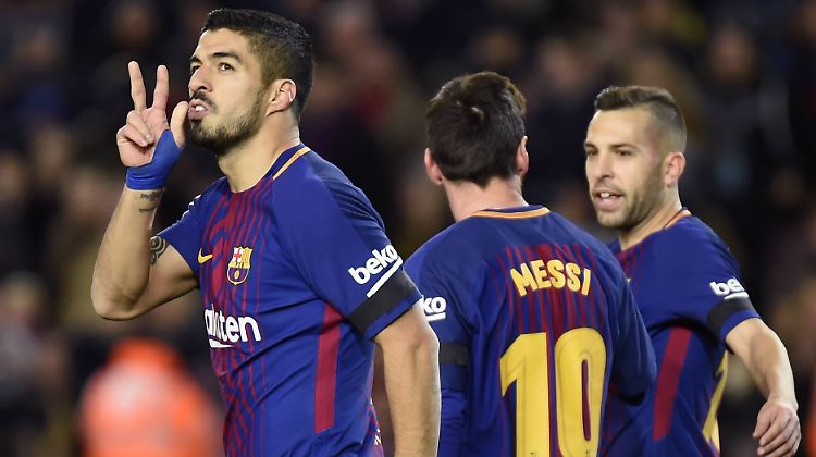 Barcelonas Sturmstar Luis Suarez schoss sich mit einem Doppelpack für Real Madrid warm.