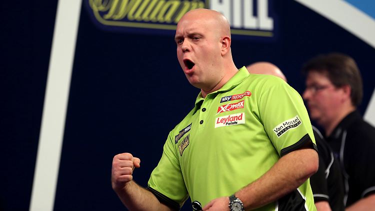 Michael van Gerwen macht keine Fehler - und will trotzdem besser spielen können.