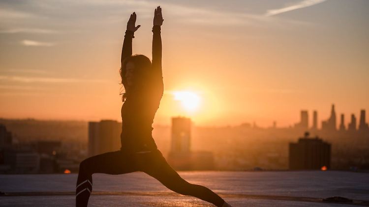 Yoga ist eine Mischung aus Asanas, Pranayama und Meditation. Mantras und Mudras runden es ab.