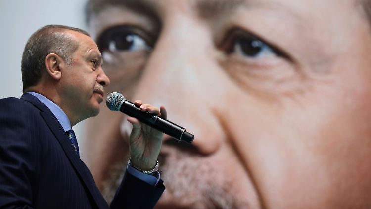 Präsident Recep Tayyip Erdogan entledigt sich der Elite in der Türkei.