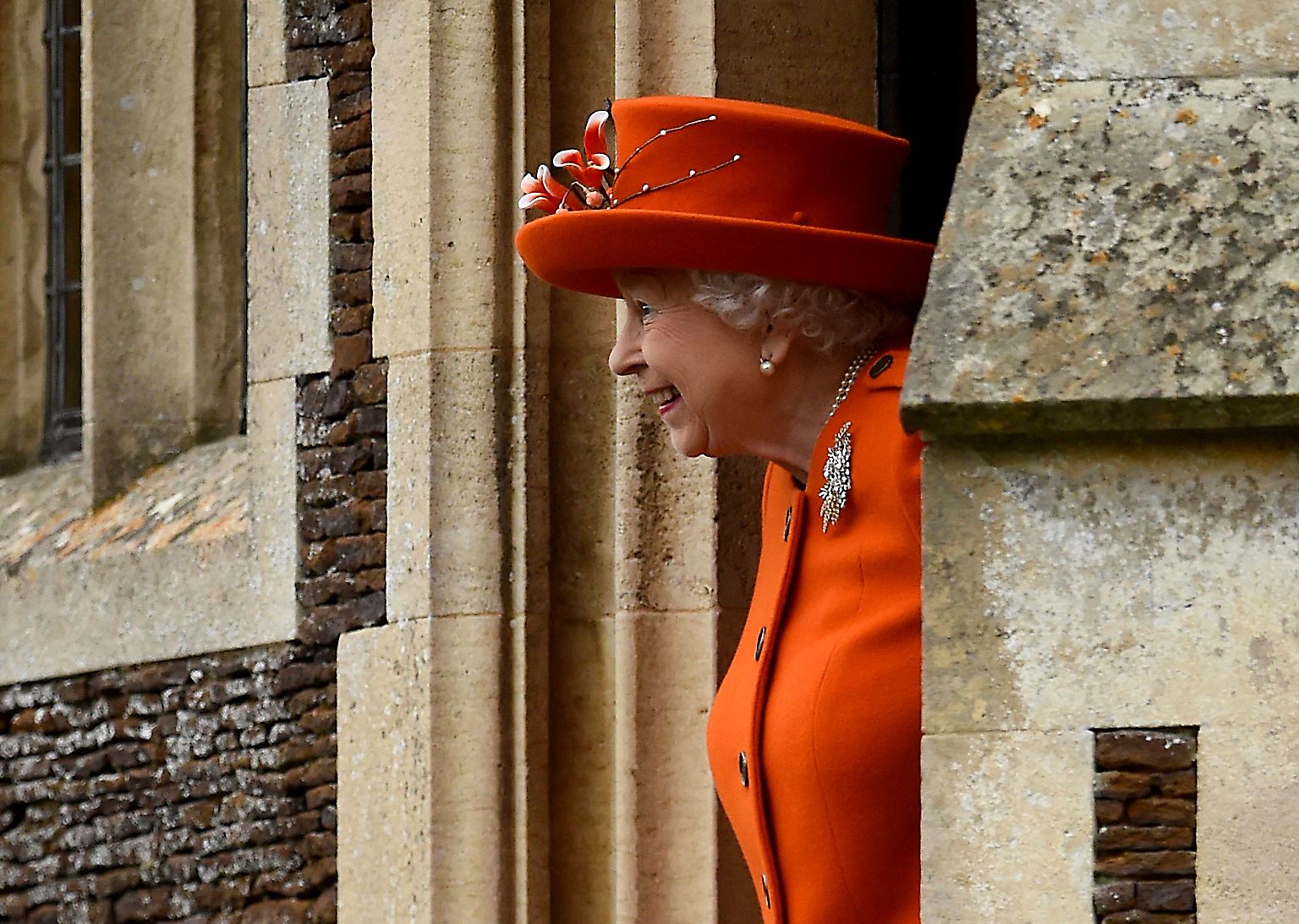 Queen Elizabeth II. verbringt Weihnachten traditionsgemäß in Sandringham in der ostenglischen Grafschaft Norfolk, wo sie ein Anwesen besitzt und alljährlich den Weihnachtsgottesdienst in der Kirche Saint Mary Magdalene besucht. Nach einem ...