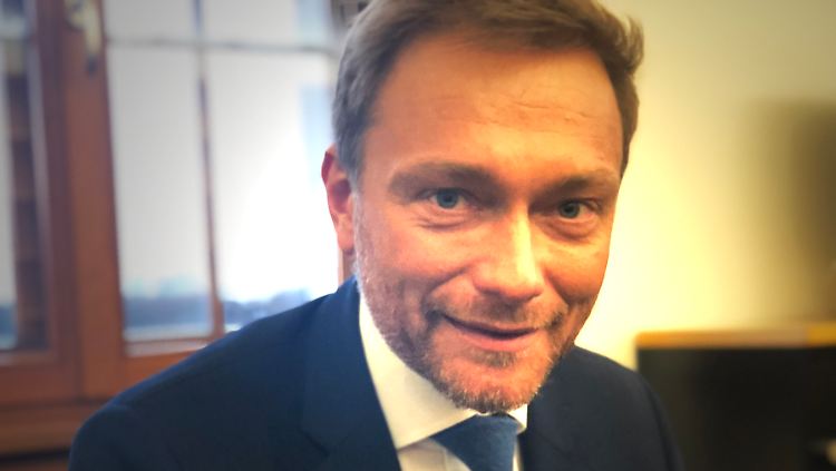 Christian Lindner beim Gespräch mit n-tv.de in seinem neuen Berliner Büro.