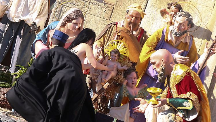 Der barbusigen Ukrainerin wird unter anderem die Verletzung religiöser Gefühle vorgeworfen.