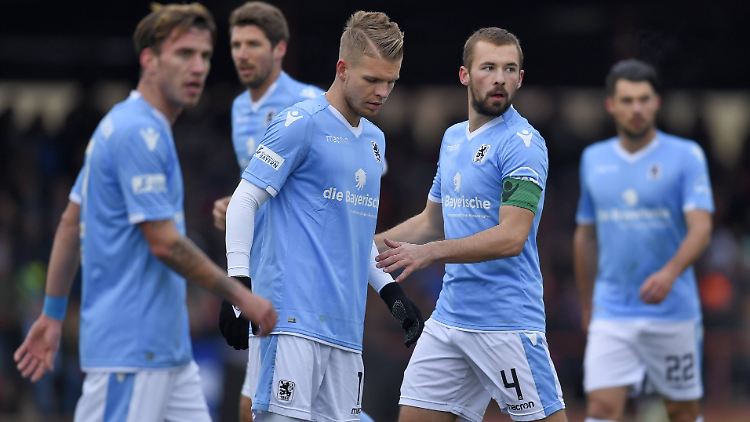 Der TSV 1860 München führt die Tabelle der Regionalliga Bayern an - es soll möglichst schnell bergauf gehen.
