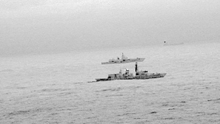 Das britische Kriegsschiff "HMS St Albans" begleitet die russische Fregatte "Admiral Gorschkow".