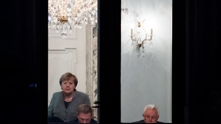 Bundeskanzlerin Angela Merkel, FDP-Vorsitzender Christian Lindner und FDP-Vize Wolfgang Kubicki (v.l.) bei Beratungen zur Jamaika-Sondierung am 14.11.2017 in der Parlamentarischen Gesellschaft in Berlin.