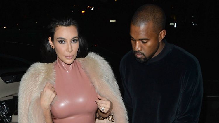 Frau trägt Pelz im Hause Kardashian West. In diesem Jahr bekam Kim aber ein etwas anderes Geschenk.