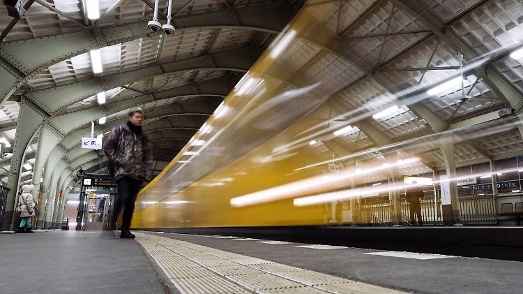 Verbilligte Jobtickets sind ab Januar 2019 gänzlich steuerfrei. Das heißt, Beschäftigte müssen die Kostenersparnis nicht mehr versteuern.