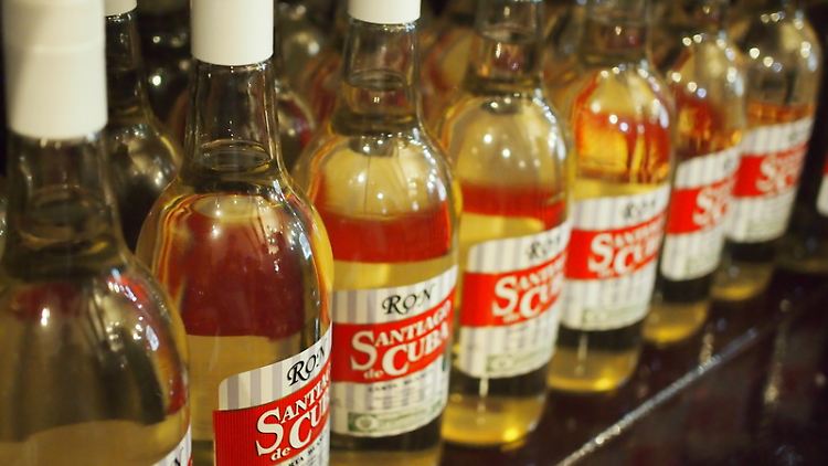 Original oder aufgefüllt? Auf Kuba wird der Markenrum gerne mal mit Billigschnaps aufgefüllt, um ein besseres Geschäft zu machen.