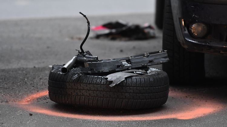 Verletzte und Sachschäden bei illegalem Autorennen in Berlin.