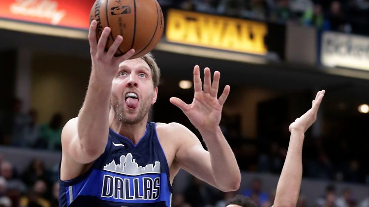 Dirk Nowitzki kann mit seinem Team endlich wieder einen Auswärtssieg feiern.