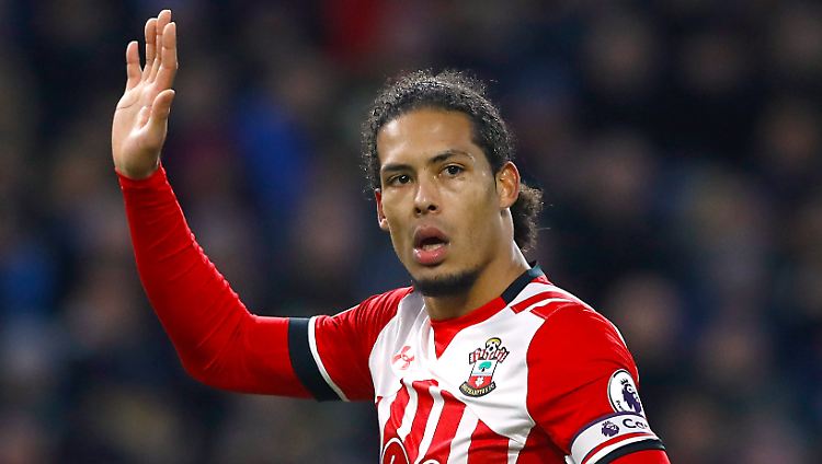 Rekordmann: Teurer als Virgil van Dijk war noch kein Abwehrspieler.