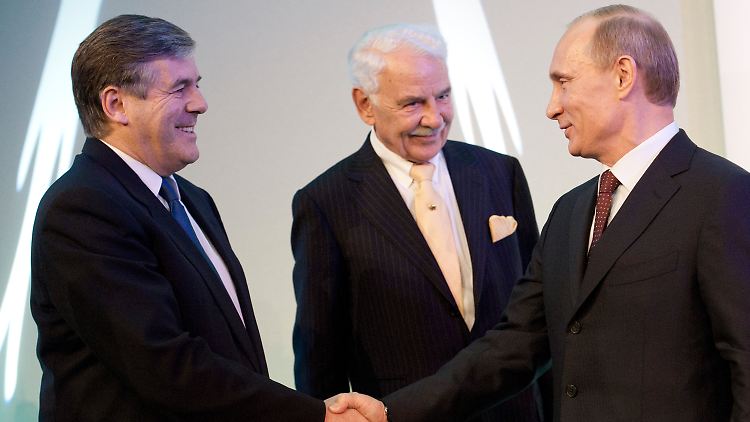 Der damalige Deutsche-Bank-Chef Ackermann traf 2010 den damaligen russischen Ministerpräsidenten Putin in Berlin.