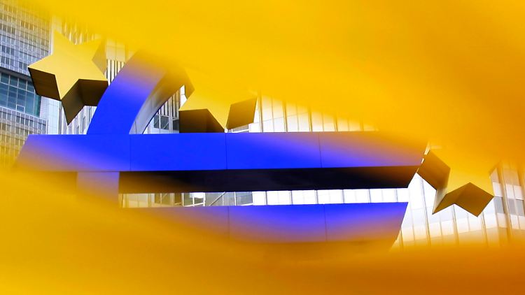 Der Euro kratzt an der 1,20: Der Höhenflug der Gemeinschaftswährung belastet die Ertragsaussichten deutscher Unternehmen auf dem Weltmarkt.