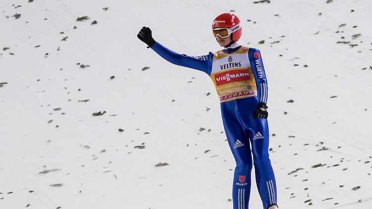Freitag segelt der Konkurrenz in der Qualifikation mehr als drei Meter davon.