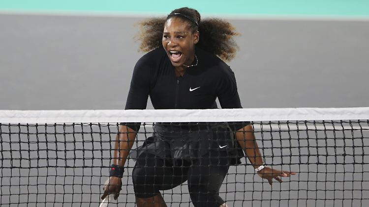 Serena Williams steht wieder auf dem Tennisplatz. Zwar fehlt ihr noch die Fitness, aber sie dennoch froh zurück zu sein.