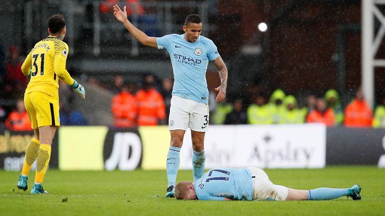 Kevin de Bruyne hat sich womöglich schwer verletzt.