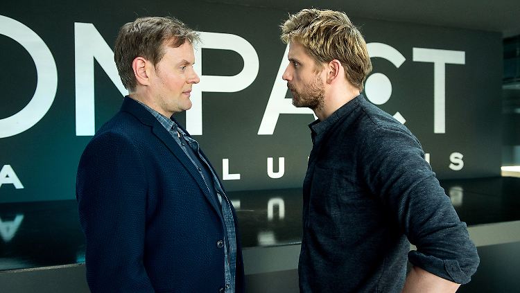 Sind sich nicht sonderlich grün: Kommissar Stellbrink (Devid Striesow) und Big-Data-Fan Victor (Steve Windolf) 
