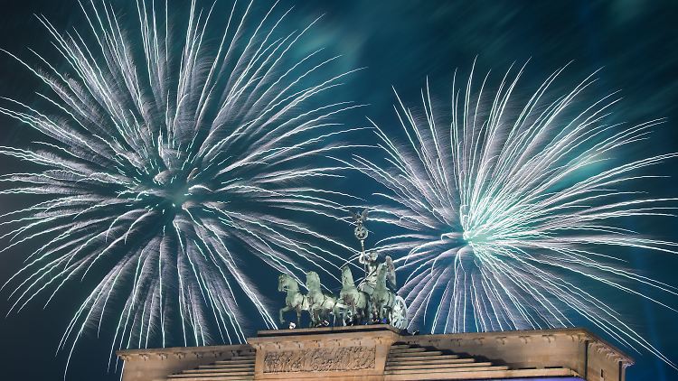 Nach dem Wunsch der Umwelthilfe soll das Silvester-Feuerwerk nur noch am Stadtrand professionell zelebriert werden.