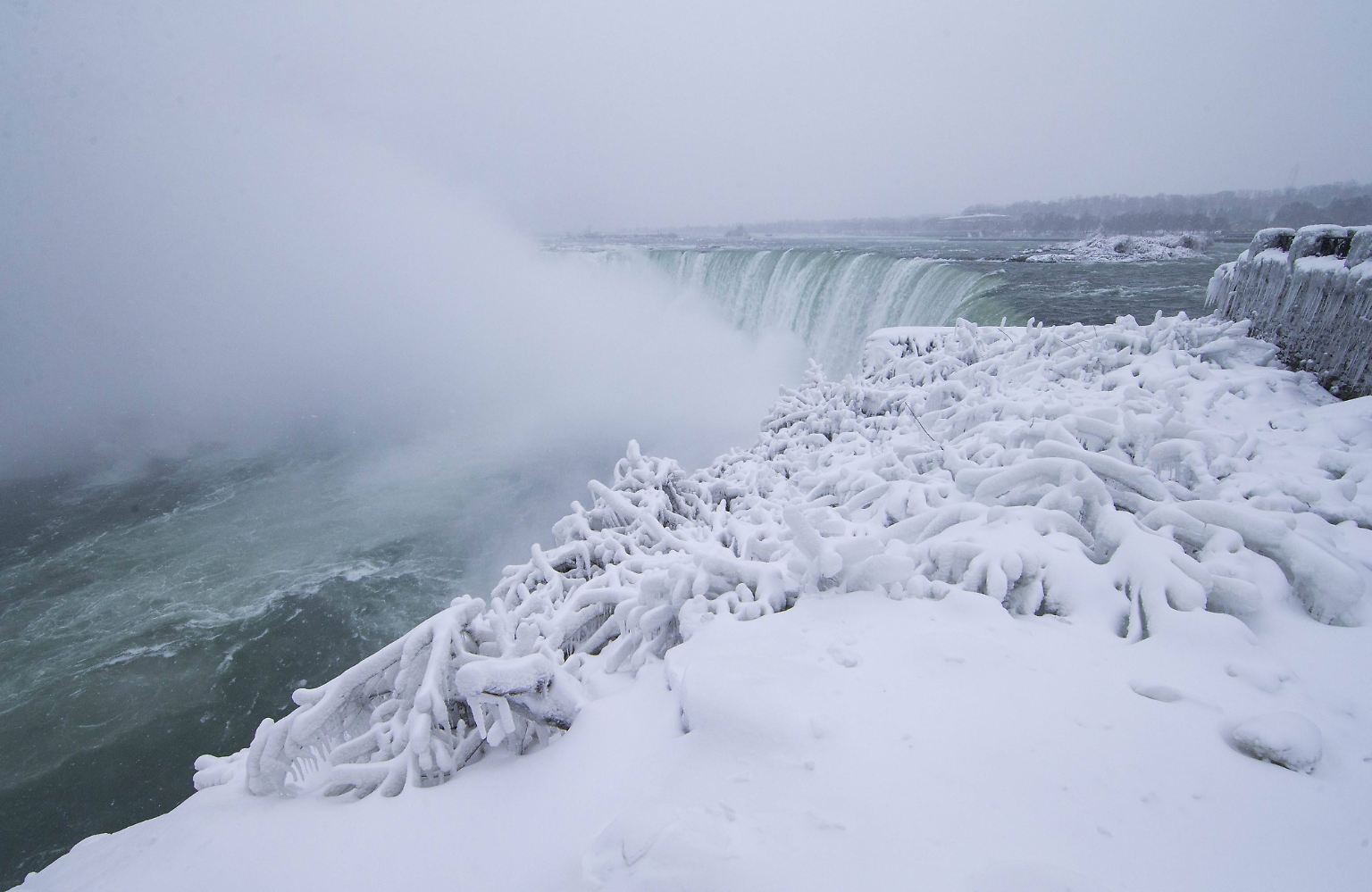 Ein beliebtes Ausflugsziel sind die Niagarafälle an der Grenze zwischen den USA und Kanada ohnehin.
