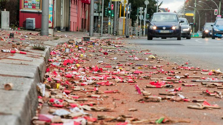 Berlin gleicht am Neujahrstag vielerorts einem Schlachtfeld.