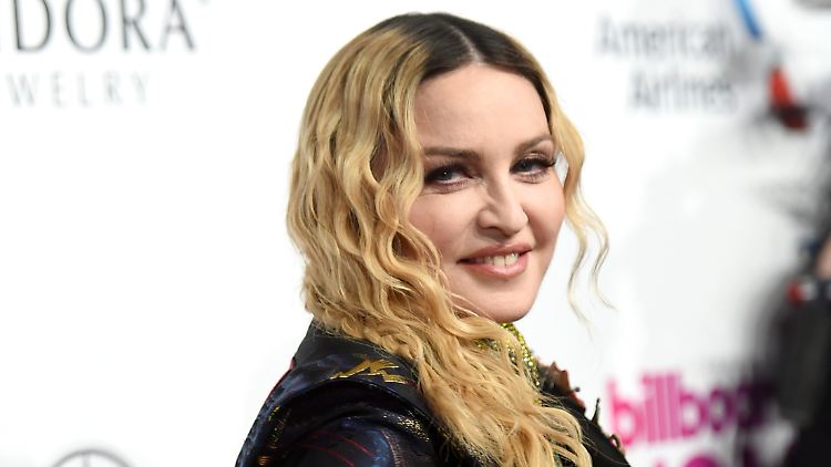 Madonna zeigte selbst immer wieder ihre Behaarung unter den Achseln.
