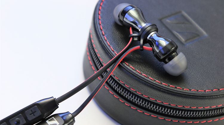 Der Sennheiser Momentum Free funkt per Bluetooth zum Smartphone. 