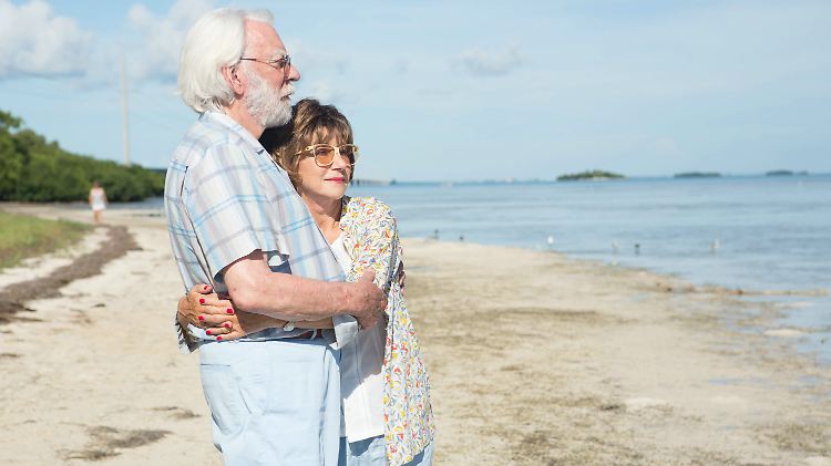 Eine letzte Reise, eine letzte Umarmung: Sutherland und Mirren sind ein wunderbares Paar. 