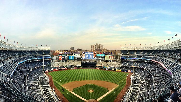 Baseball ist in den USA auch mit viel Show verbunden - und auch für Touristen interessant.