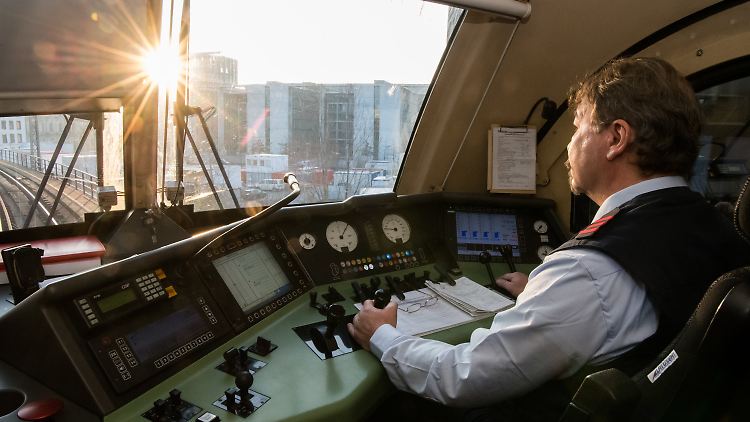 912 offene Lokführerstellen stehen zur Zeit 257 arbeitslos gemeldeten Fahrern gegenüber.