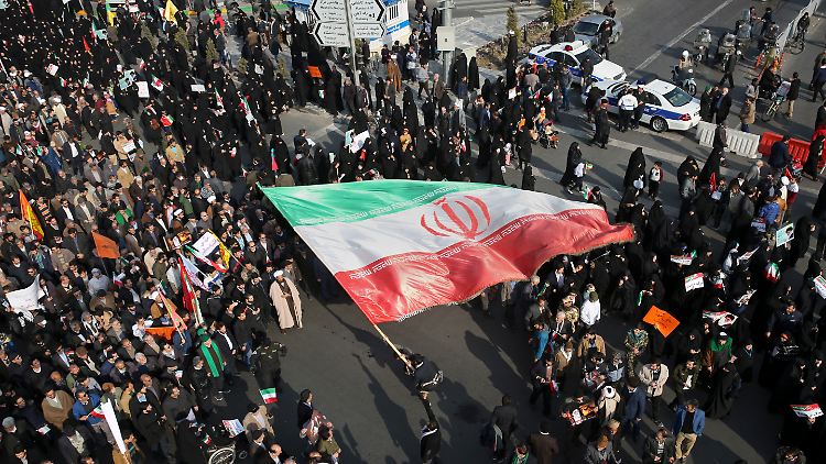 Regierungsanhänger protestieren in Mashhad.