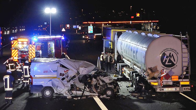 An diesem Unfall in Hessen hatte der Fahrer des Kleintransporters keine Schuld.