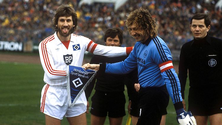 Manfred Kaltz (l.) stand für den HSV insgesamt 581 Mal auf dem Platz - so oft wie kein anderer.