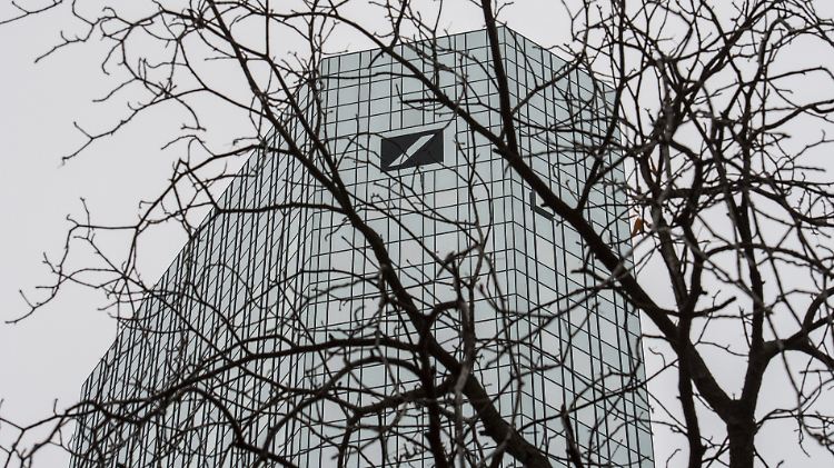 Die Deutsche Bank leidet auch unter den geringen Schwankungen an den Finanzmärkten.