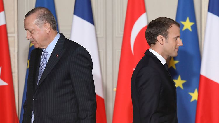 Dieses Bild entstand im Januar bei einem Besuch Erdogans in Paris. 