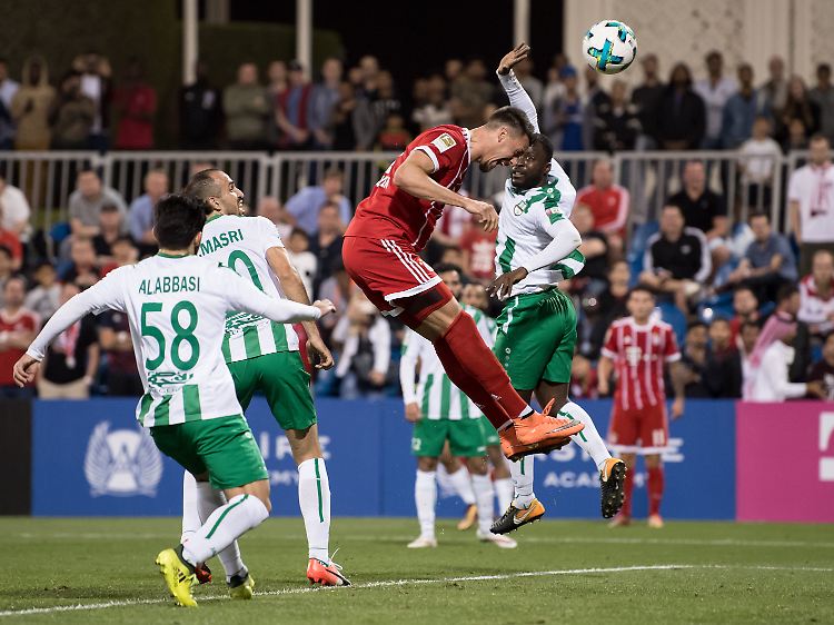 Sandro Wagner machte es gegen Al-Ahli per Kopf.