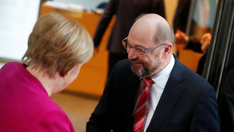 Auftakt der Sondierungen: Martin Schulz begrüßt Angela Merkel im Willy-Brandt-Haus.