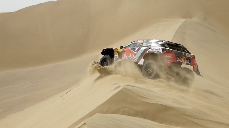 Im Auto durch die Wüste: Cyril Despres.