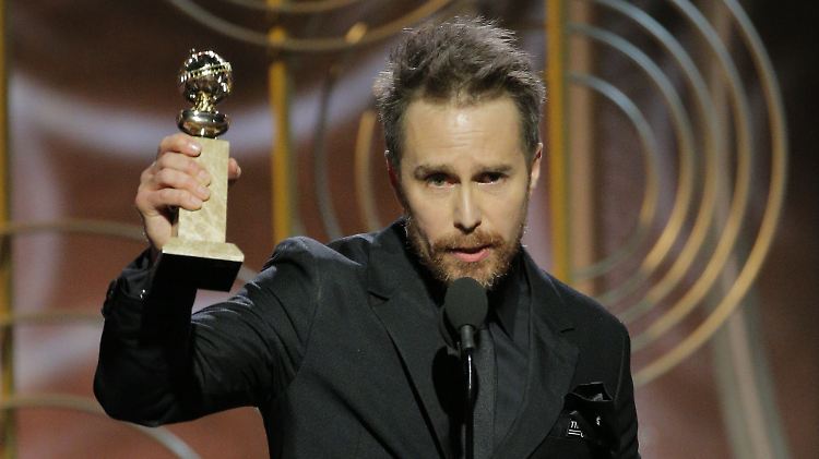 Sam Rockwell mit dem Preis als bester Nebendarsteller in "Three Billboards Outside Ebbing, Missouri".