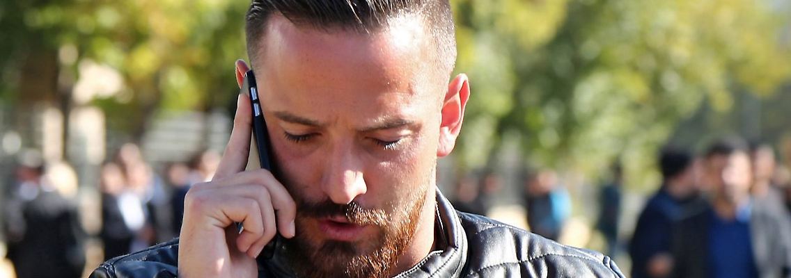 Der kurdischstämmige Fußball-Profi Deniz Naki hat sich mit einem offenen Brief an den ehemaligen Nationalspieler Mesut Özil gewandt.