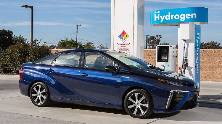 Schön ist der Toyota Mirai nicht, aber er fährt mit Wasserstoff. 