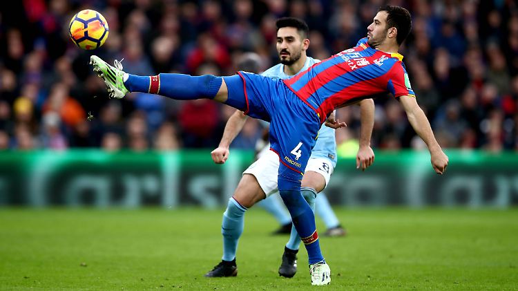 Luka Milivojevic und seine Kollegen von Crystal Palace spielen gegen Manchester City aufmüpfig - und beschenken sich immerhin mit einem Unentschieden.
