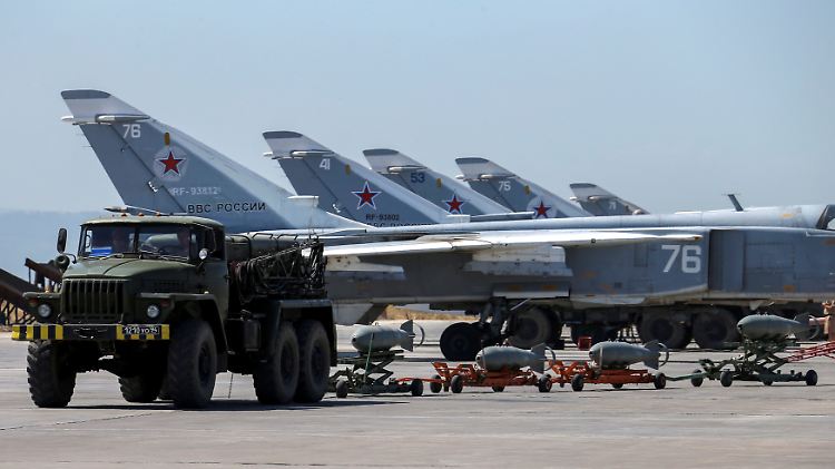 Russische Kampfjets auf dem Luftwaffenstützpunkt Hmeimim - laut Putin soll der Großteil der Truppen bald abgezogen werden.